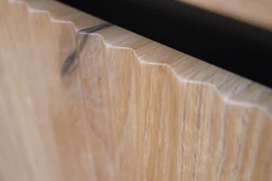 RTV-Schrank mit geriffelten Fronten Yukashi 2S T312 Eiche Evoke