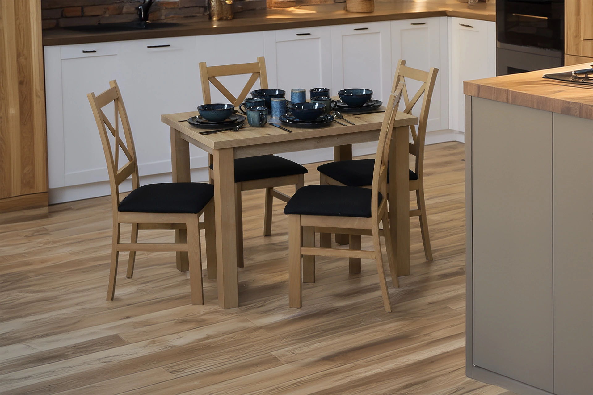 Holz-Kreuzstuhl für das Esszimmer Eiche Artisan/Schwarz